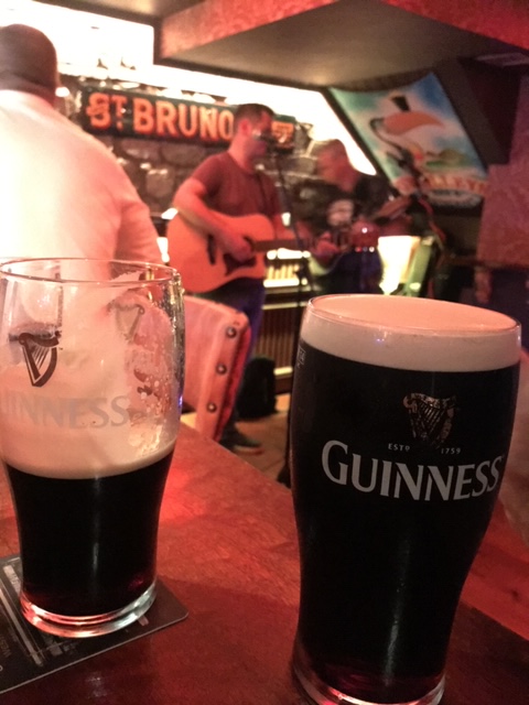 Pubs to visit in Ireland, Guinness at pub in Ireland, Plan a trip to Ireland